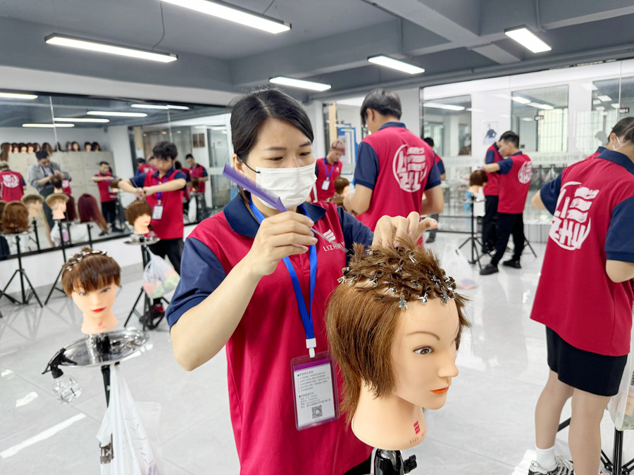什么叫鋼夾燙？南寧學(xué)燙發(fā)哪家比較好？